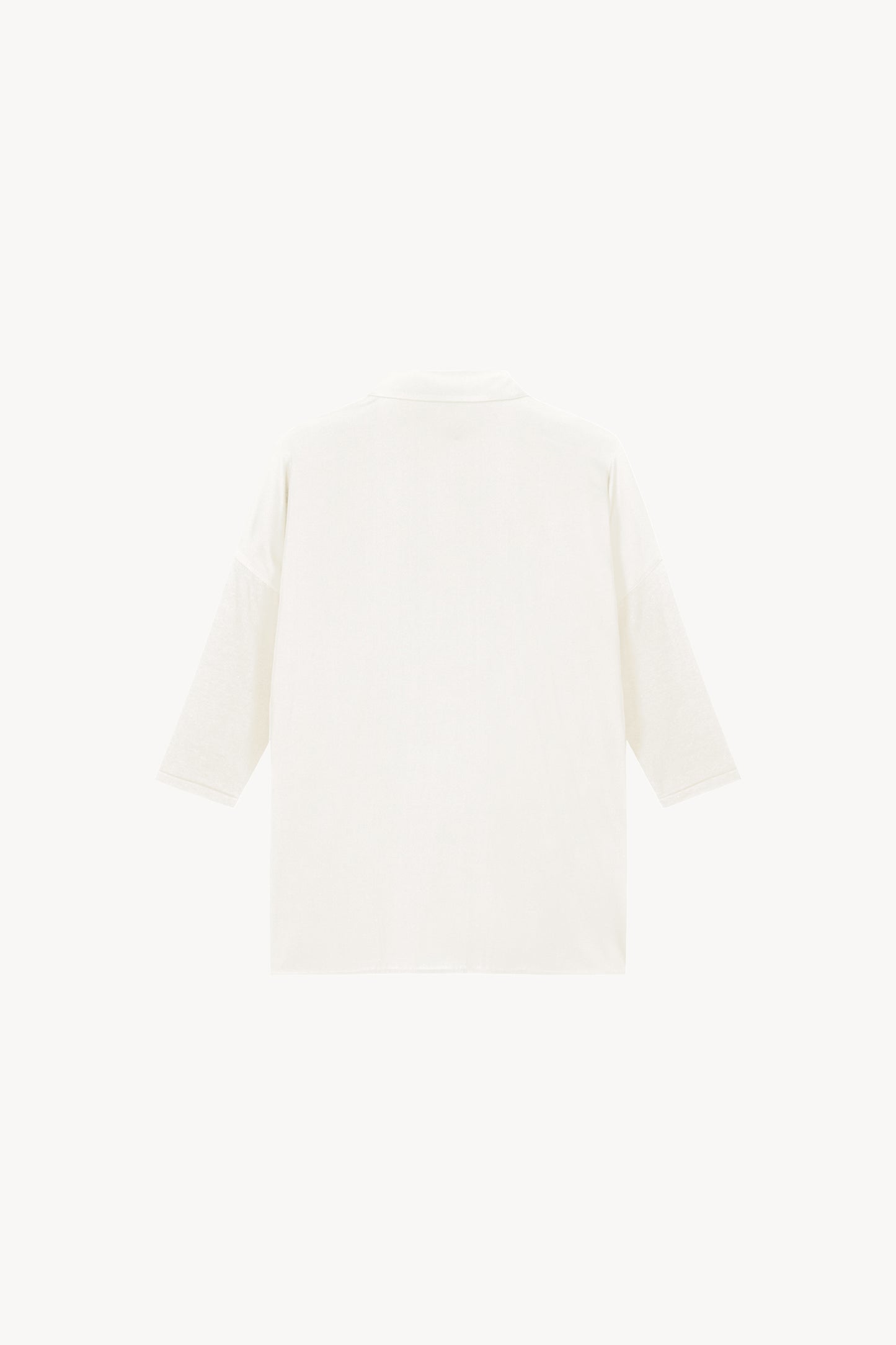 Tunique en soie blanc cassé col chemise.