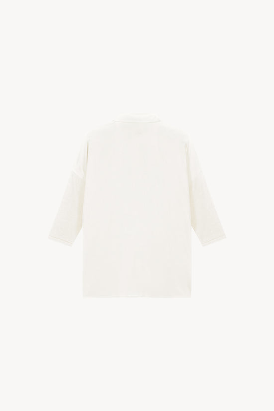 Tunique en soie blanc cassé col chemise.