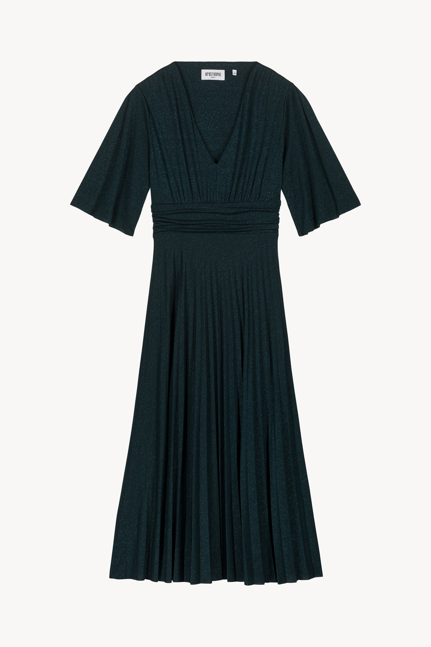 Cette robe vert moyen associe plis délicats, ceinture en tissu et détails pailletés.