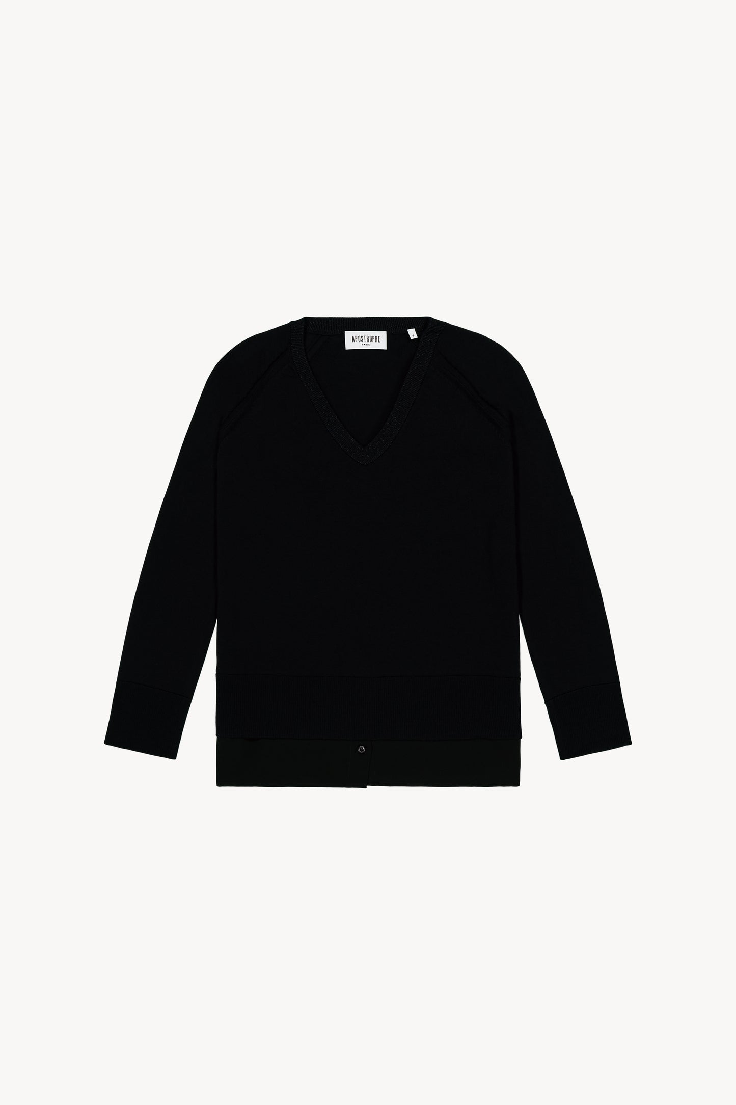 Maille noire trompe-l'œil en laine, au design décontracté.
