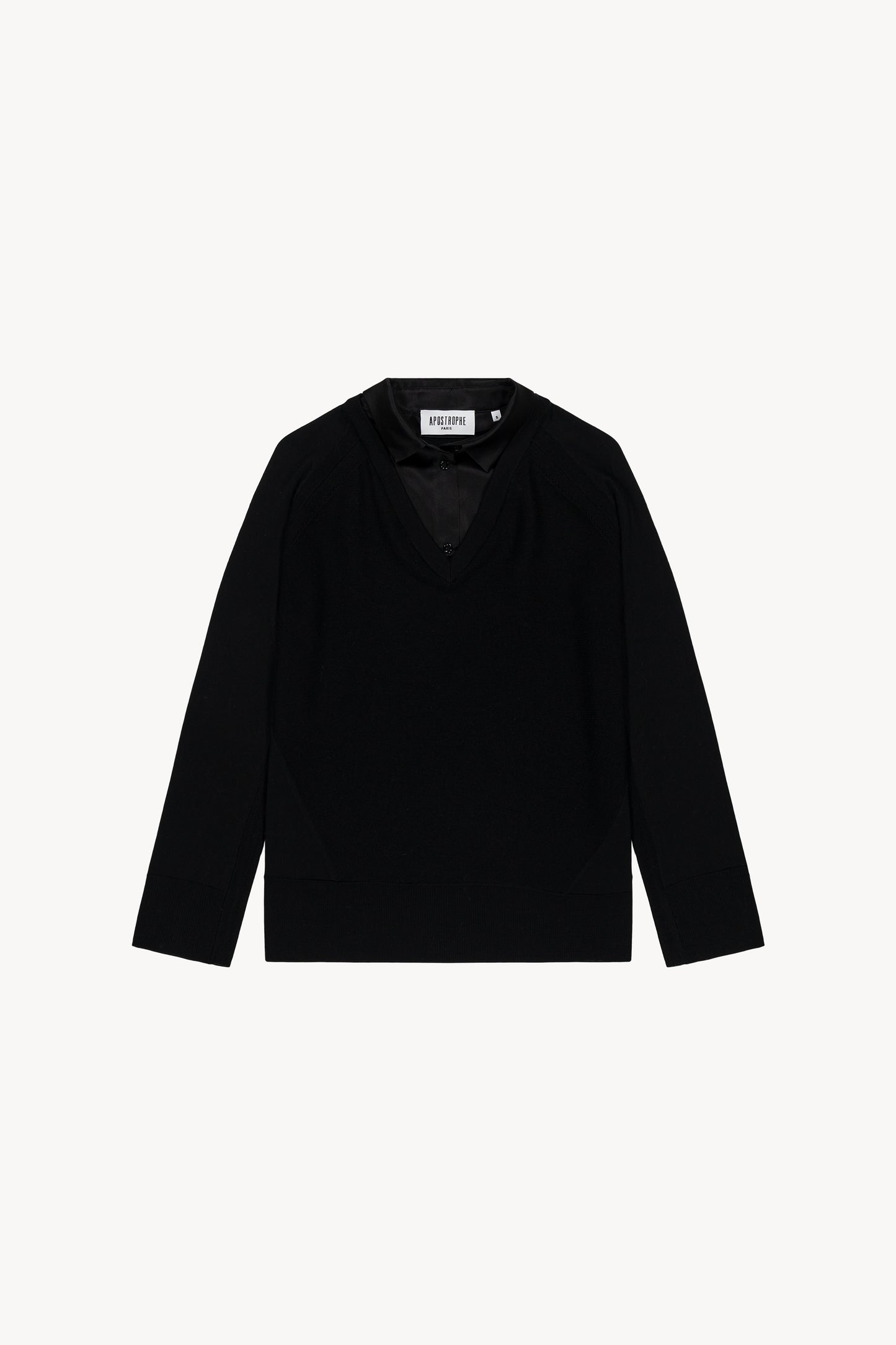 Pull noir en laine et satin de soie, col chemise ouvert et détails satinés aux poignets, bas et col.