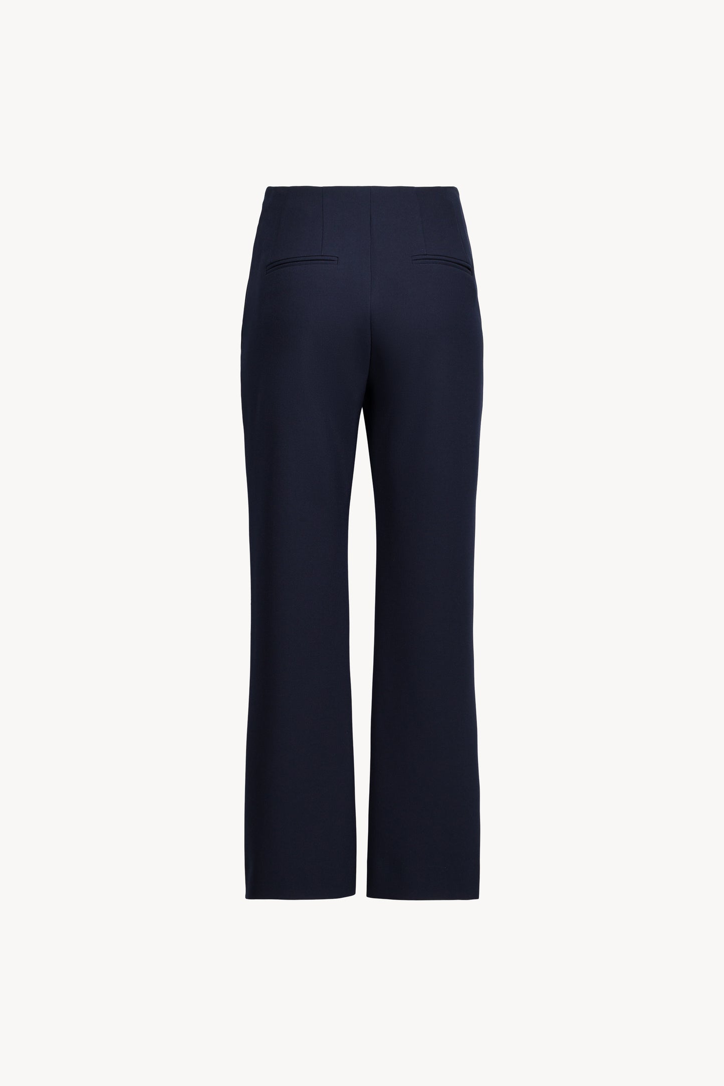 Vue de dos du pantalon droit marine mettant en valeur les finitions double passepoilées et la coupe structurée.