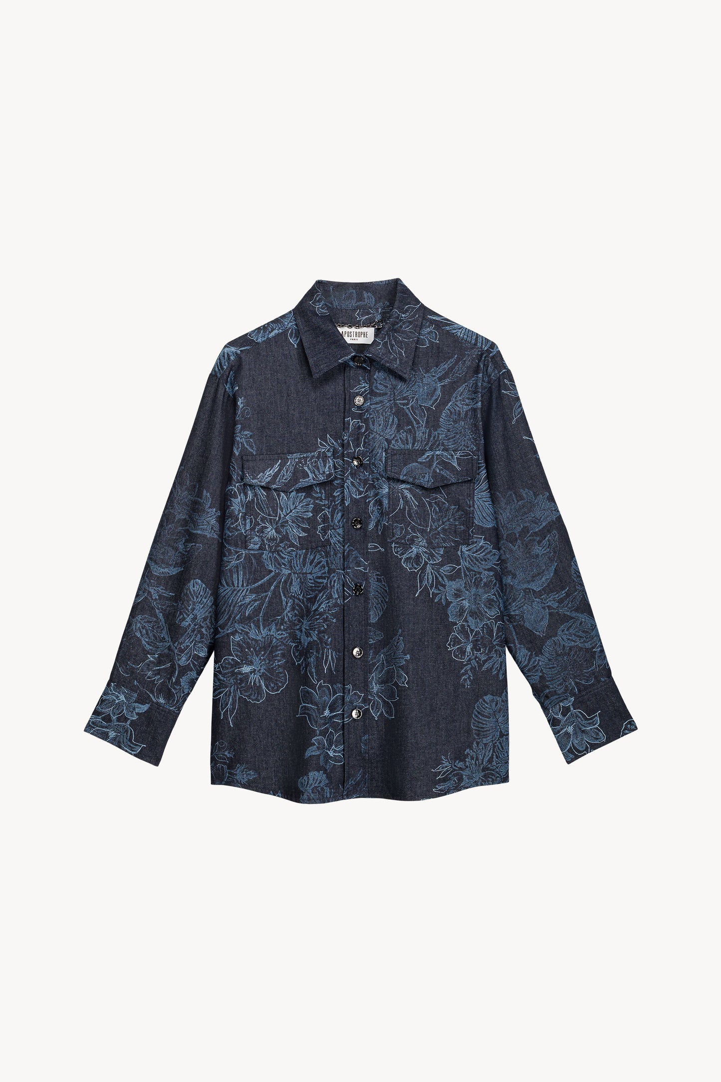 Un imprimé floral délicat sur un denim doux avec des poches plaquées et des surpiqûres.