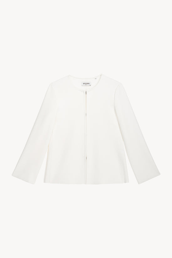 Cette tunique blanche cintrée, au design chemise avec une coupe structurée et sa fermeture à crochets 