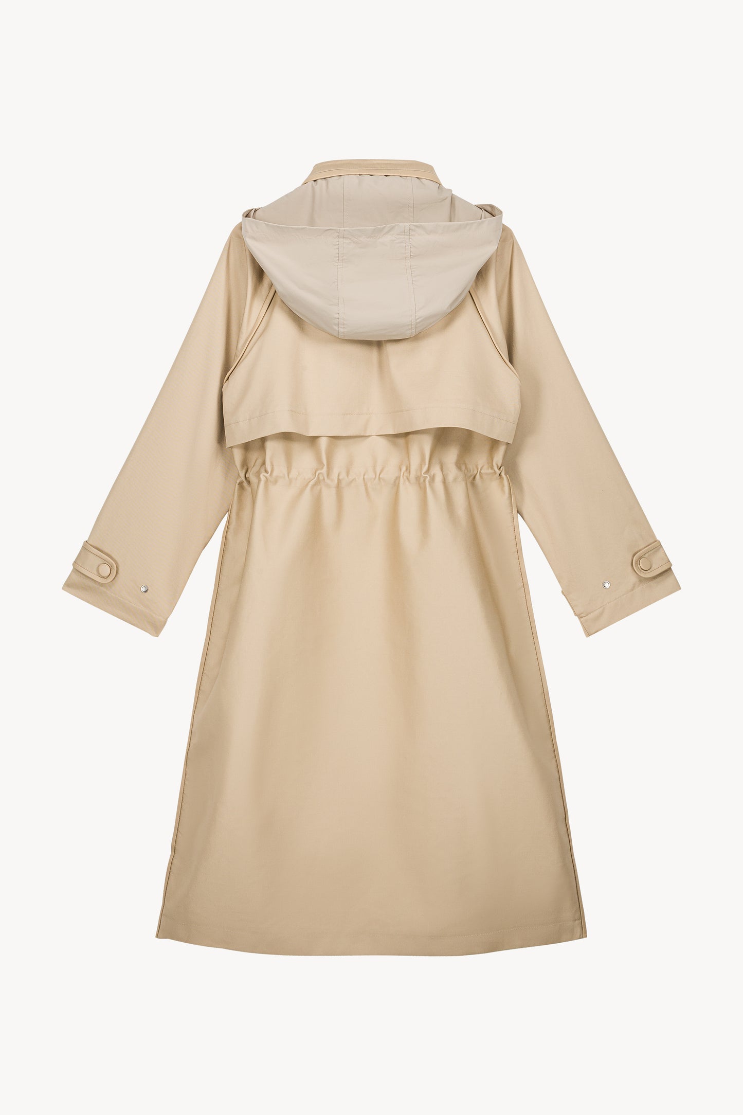 Vue arrière du trench beige mi-long, fentes latérales à pression et coupe ajustée pour une silhouette élégante et moderne.