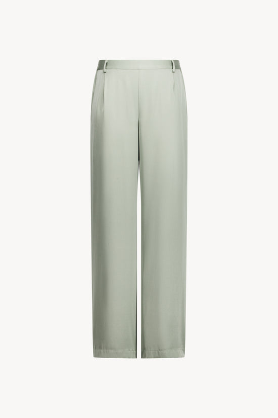 Ce pantalon en georgette de soie stretch se distingue par ses finitions élégantes et son confort optimal. 