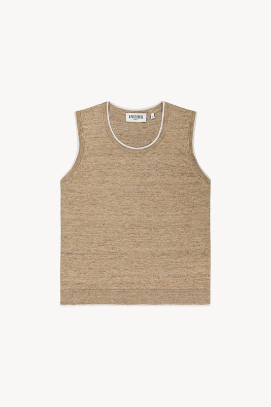 Ce débardeur en maille de lin beige clair séduit par sa coupe épurée, son col rond et ses finitions côtelées.