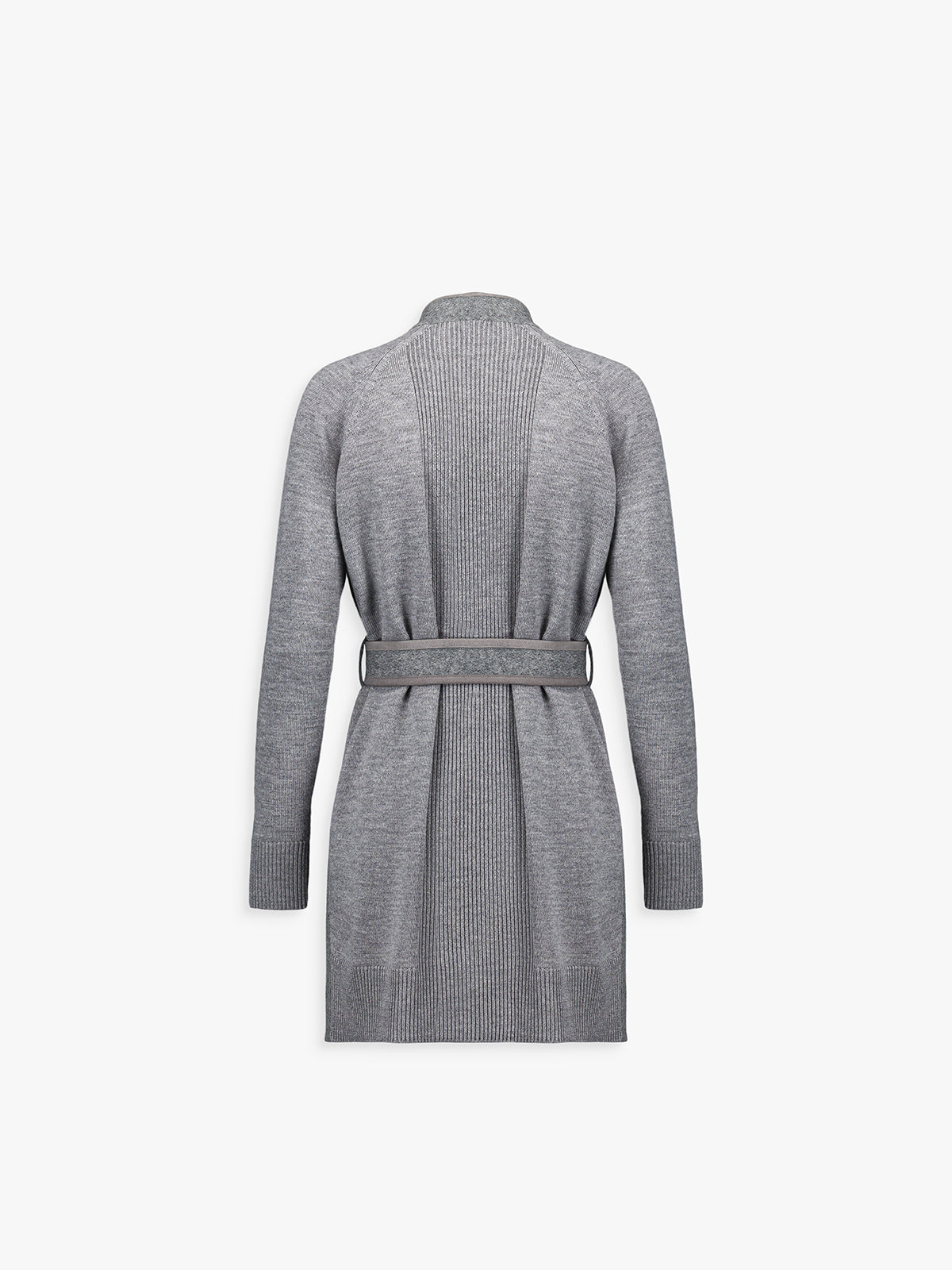 Dos du manteau gris moyen en maille, coupe droite et tombé souple.