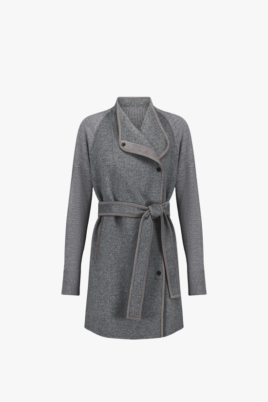 Manteau gris moyen en laine et cachemire, devant en double face et finitions en cuir brodé.