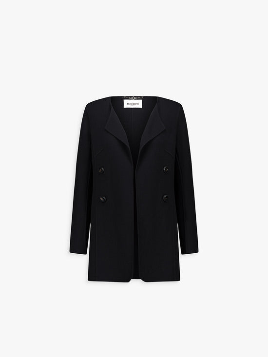 Veste longue noire en laine, col ample et coupe droite.