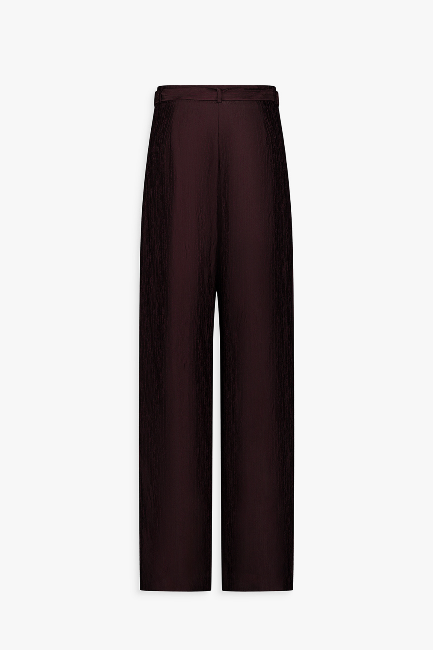 Pantalon droit grenat à taille ceinturée et plis raffinés.