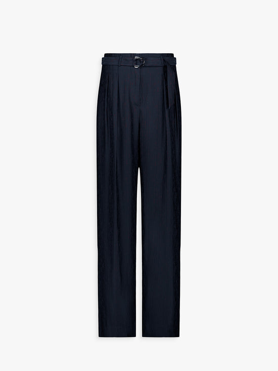 Pantalon droit marine à taille ceinturée et plis raffinés.