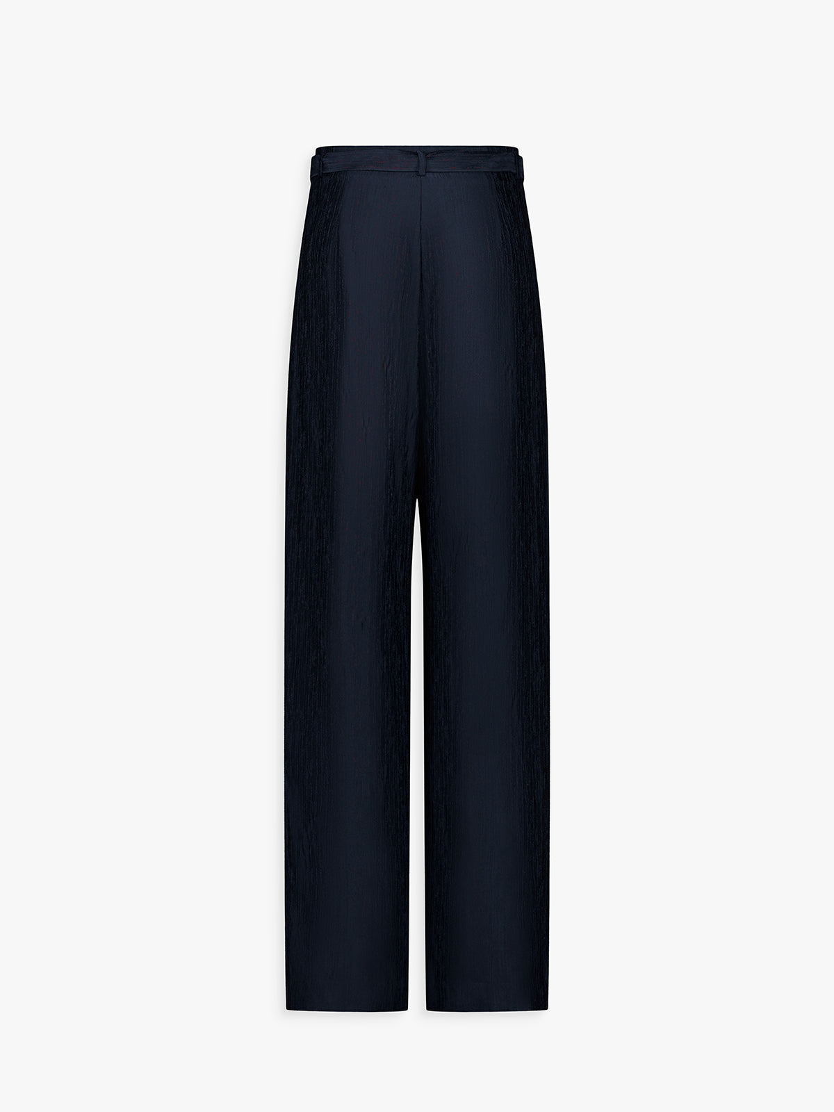 Dos du pantalon marine, ligne fluide et tombé structuré.