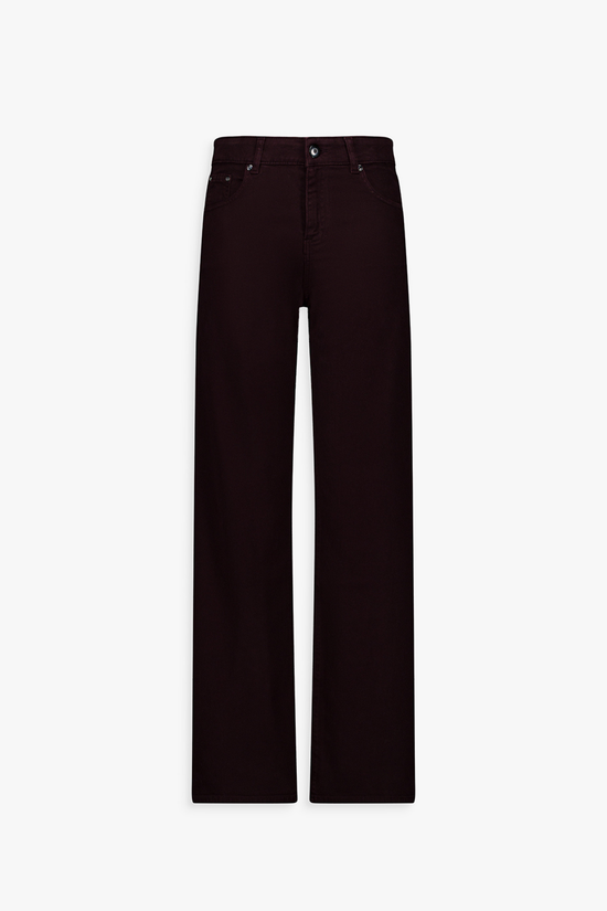 Jean droit grenat, coupe classique et finitions soignées.