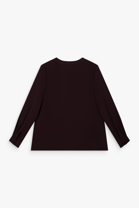 Blouse grenat en soie, élégante et légère pour un mouvement naturel.