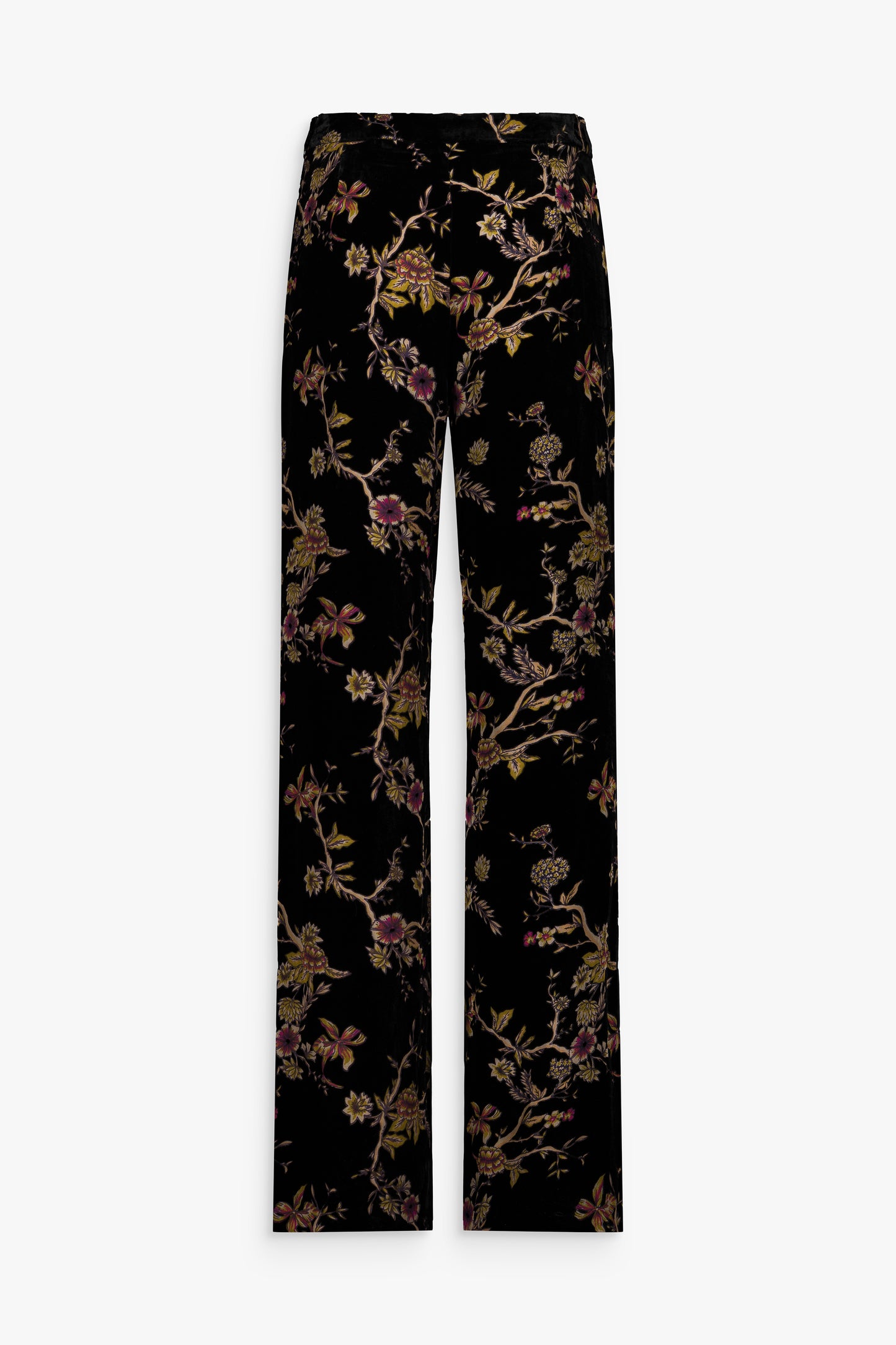 Pantalon en velours de soie noir à motifs floraux porté.