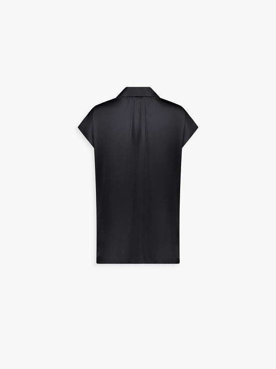 Tunique noire en soie, col chemise.