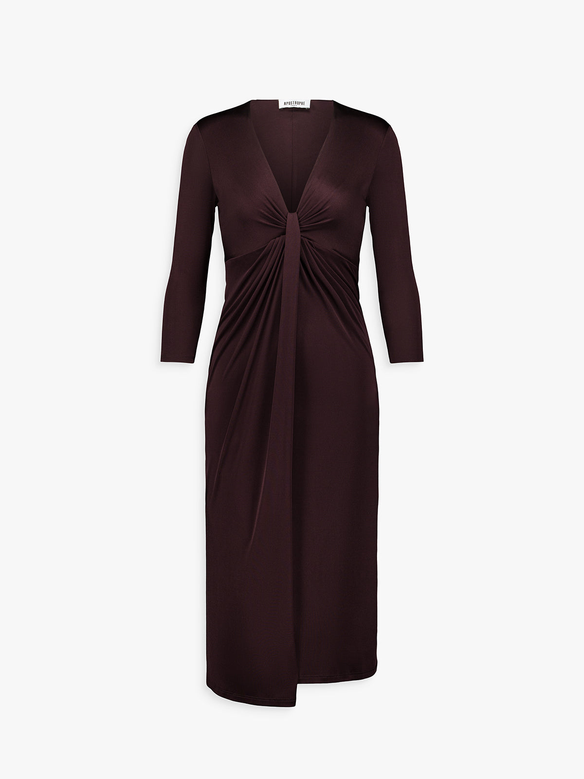 Robe longue grenat en soie à décolleté plongeant et plissés su r le devant.