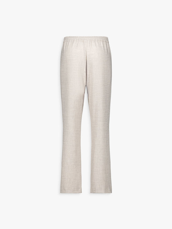 Dos du pantalon droit béton, coupe fluide et tombé naturel.