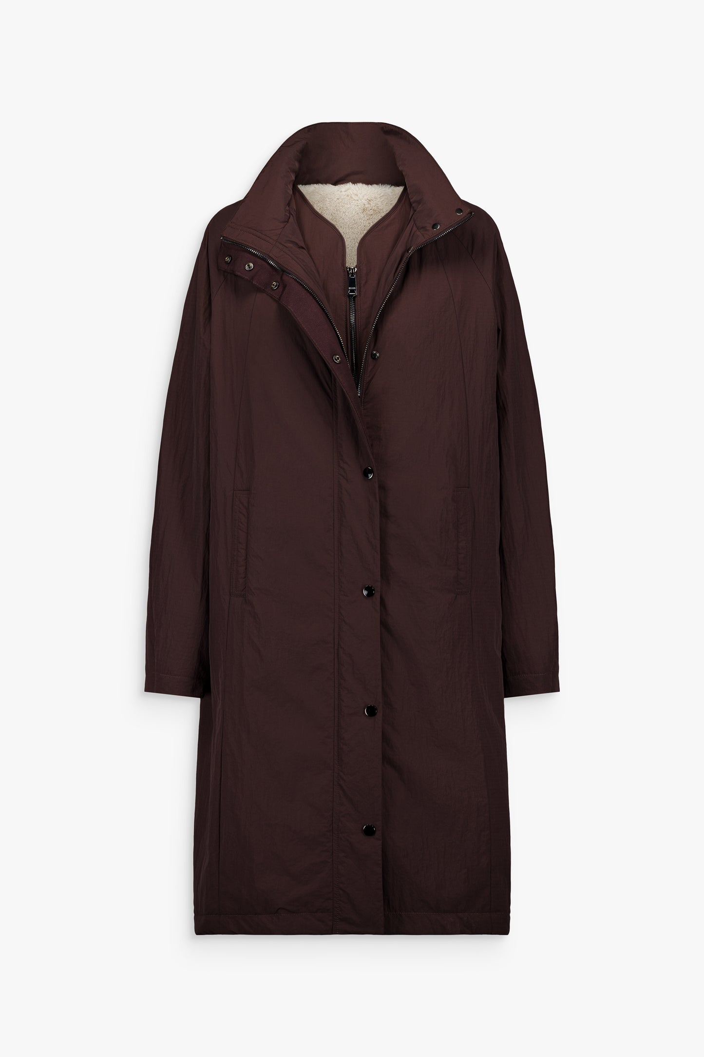 Manteau en fourrure marron mi-long avec gilet amovible, manches raglan et zip réversible dissimulé.