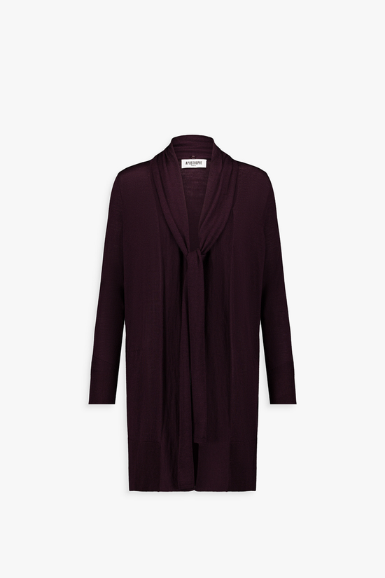 Gilet long en maille grenat avec écharpe intégrée, coupe droite et fluide, alliant chaleur et élégance .