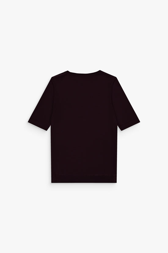 T-shirt ajusté en maille grenat, allure soignée.