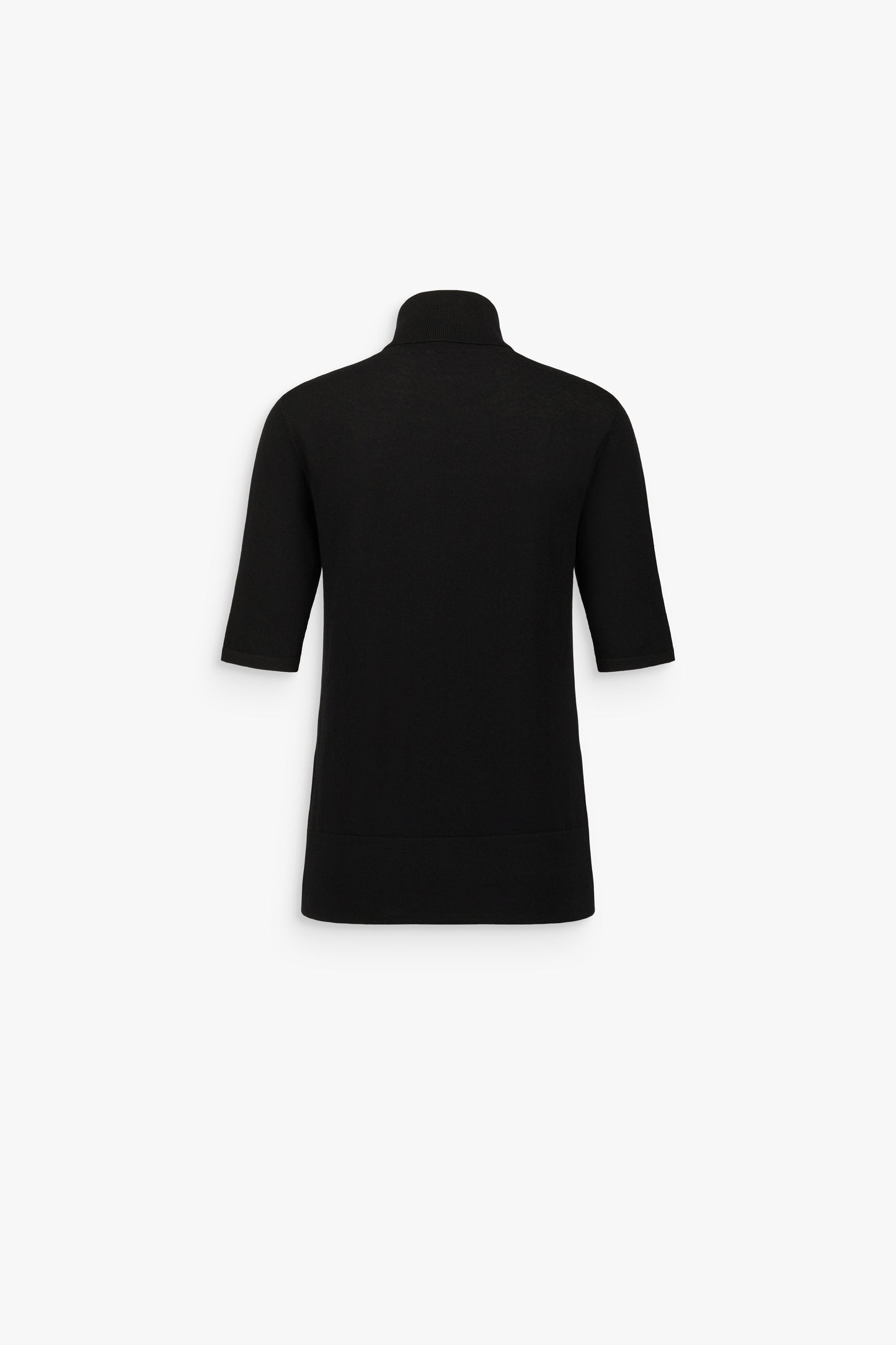 Pull noir en laine à col roulé, coupe droite et légèrement courte pour un style élégant.
