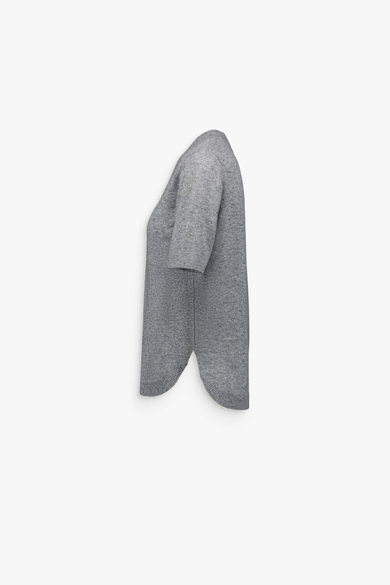 Top gris en cachemire doté de strass, col rond et ouvertures côtés.