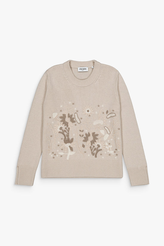 Pull en maille beton, coupe droite, broderies fines et raffinement discret.