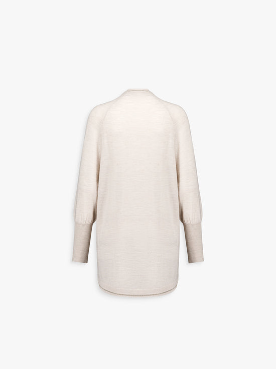 Dos du gilet beton, tombé fluide et finitions côtelées.