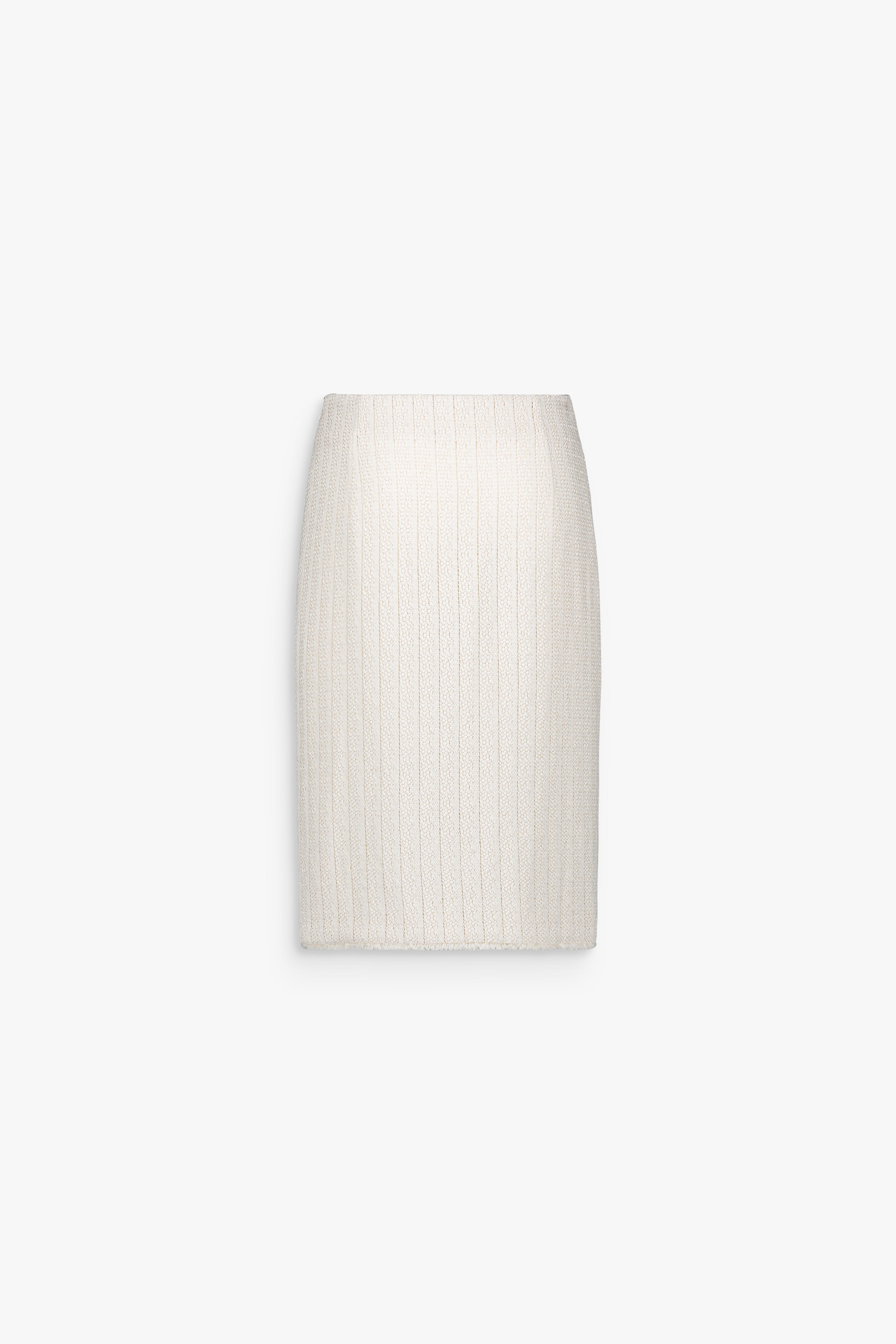 Jupe midi blanc cassé à coupe crayon avec texture tweed et fente arrière.