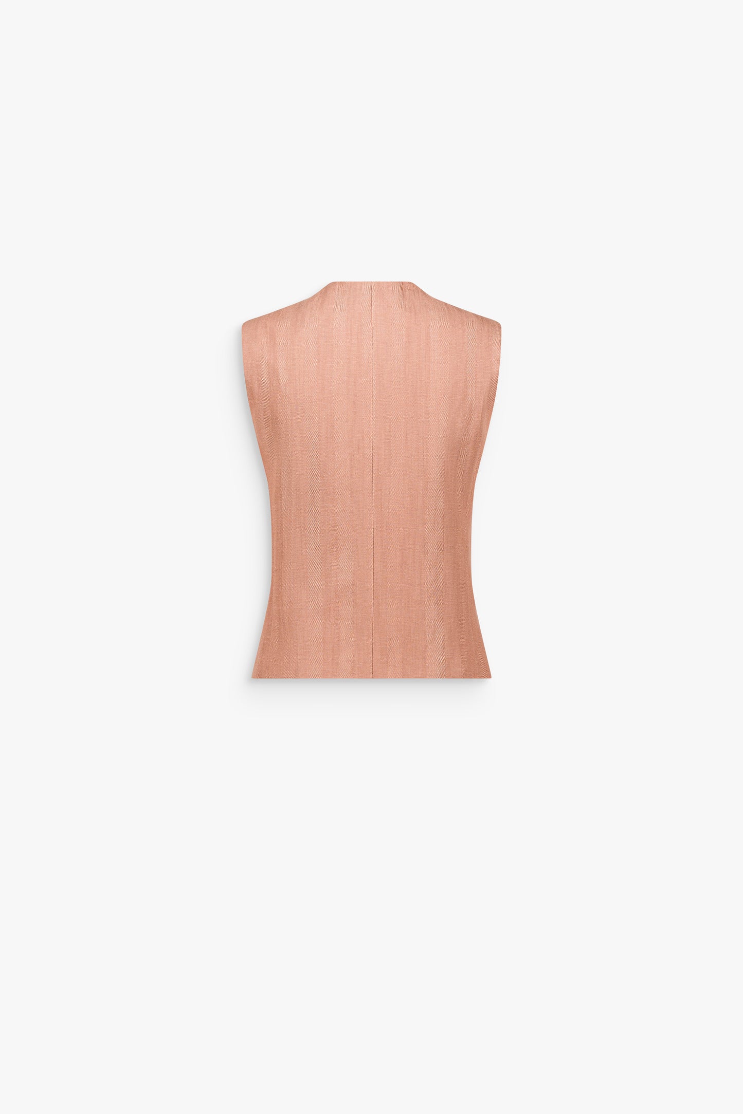 Détail d’un gilet tailleur rose vieilli, à la ligne nette et à l’allure élégante.