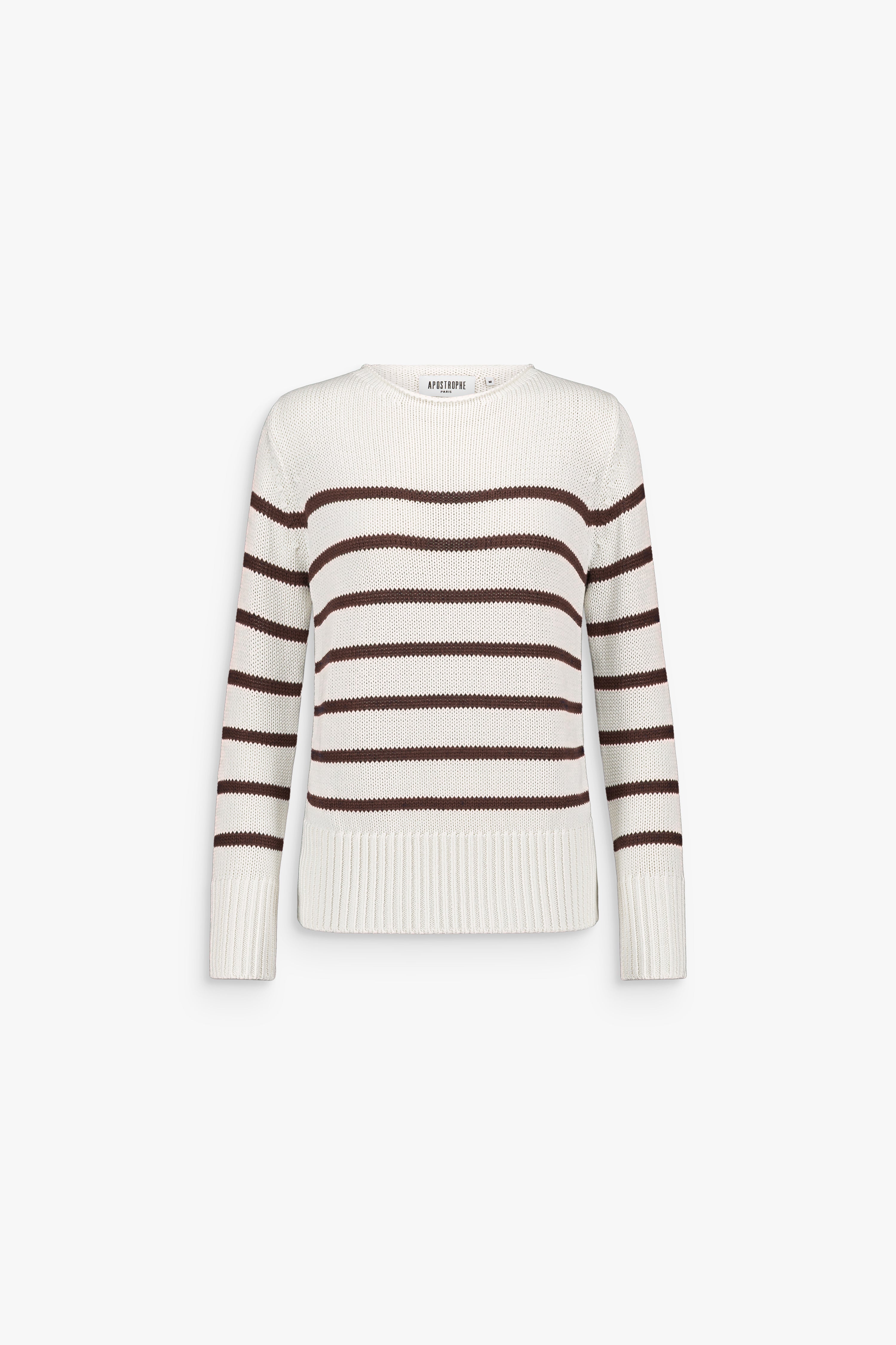 Pull en coton blanc cassé à rayures marron avec encolure bateau.