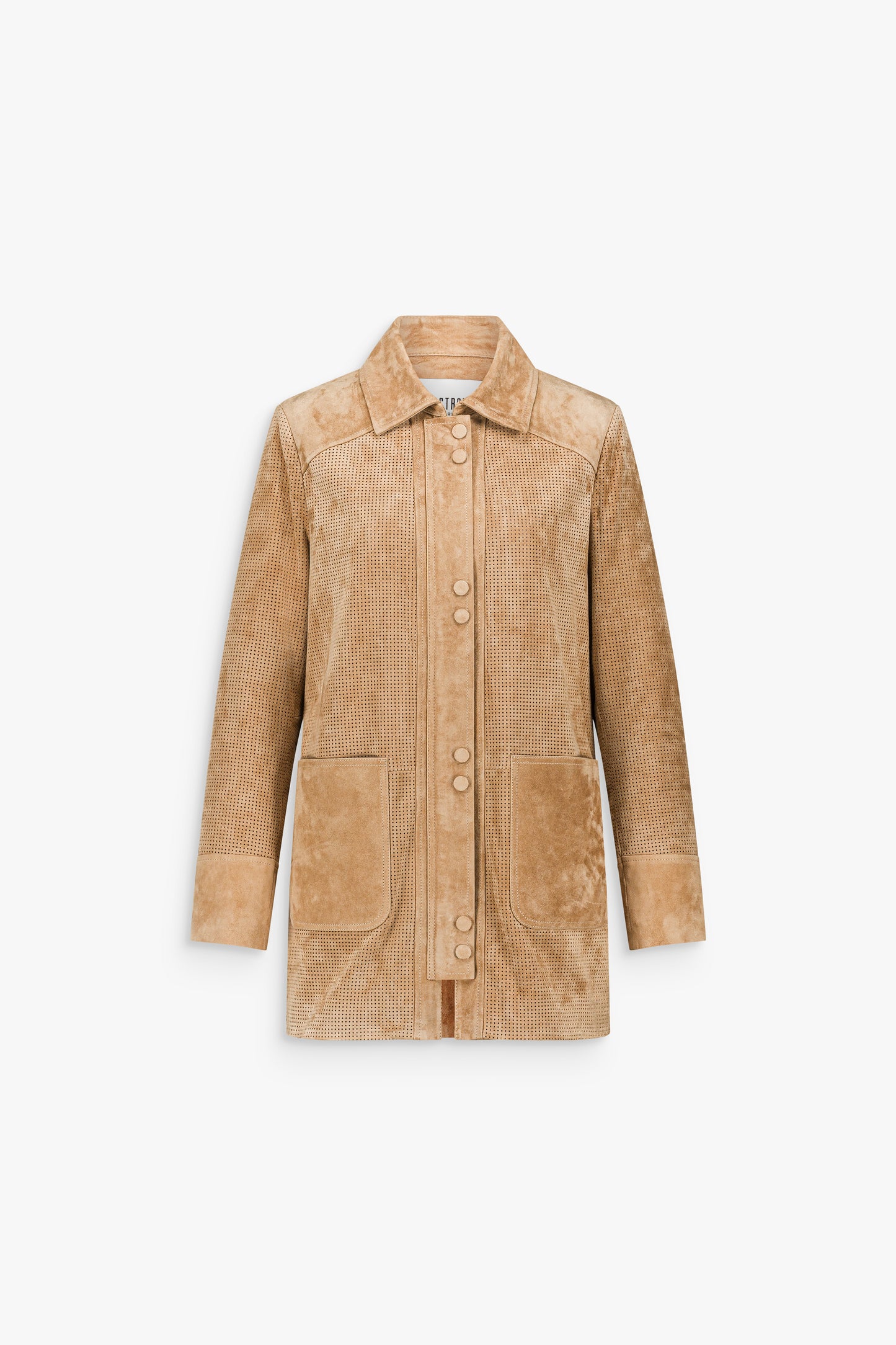 Manteau en daim beige moyen à coupe droite, rehaussé d’un daim perforé léger et lumineux.