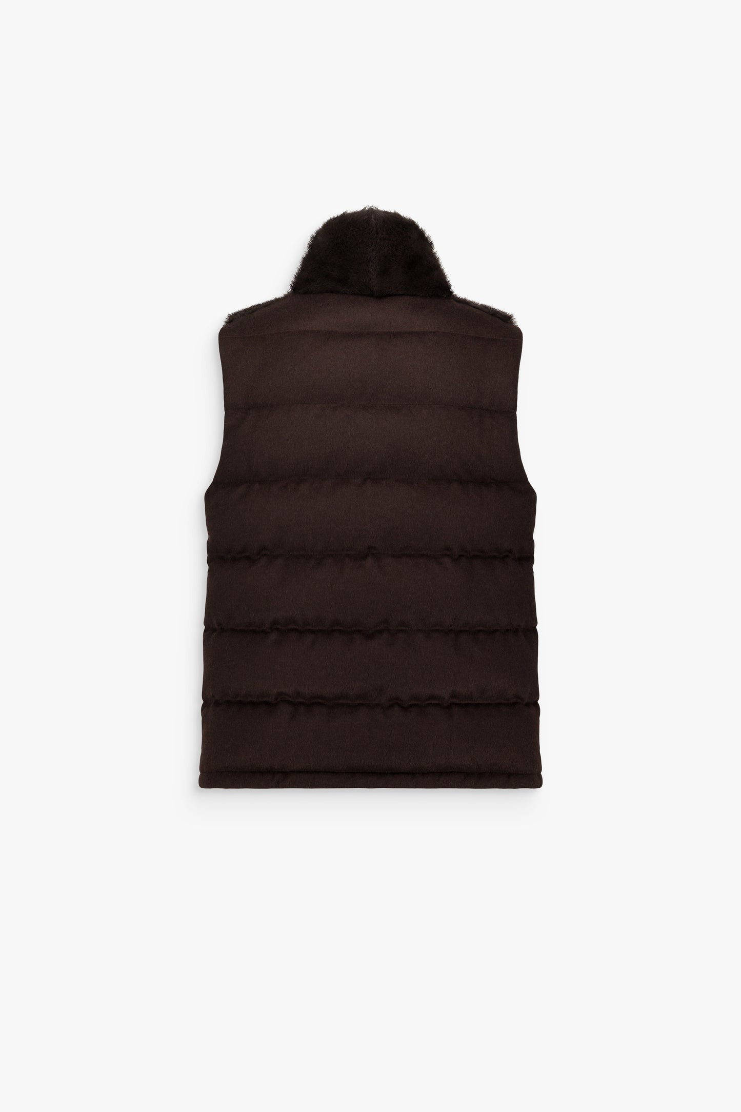 Manteau droit sans manches en vison marron foncé, à col montant, fermeture sur le devant et ligne structurée.