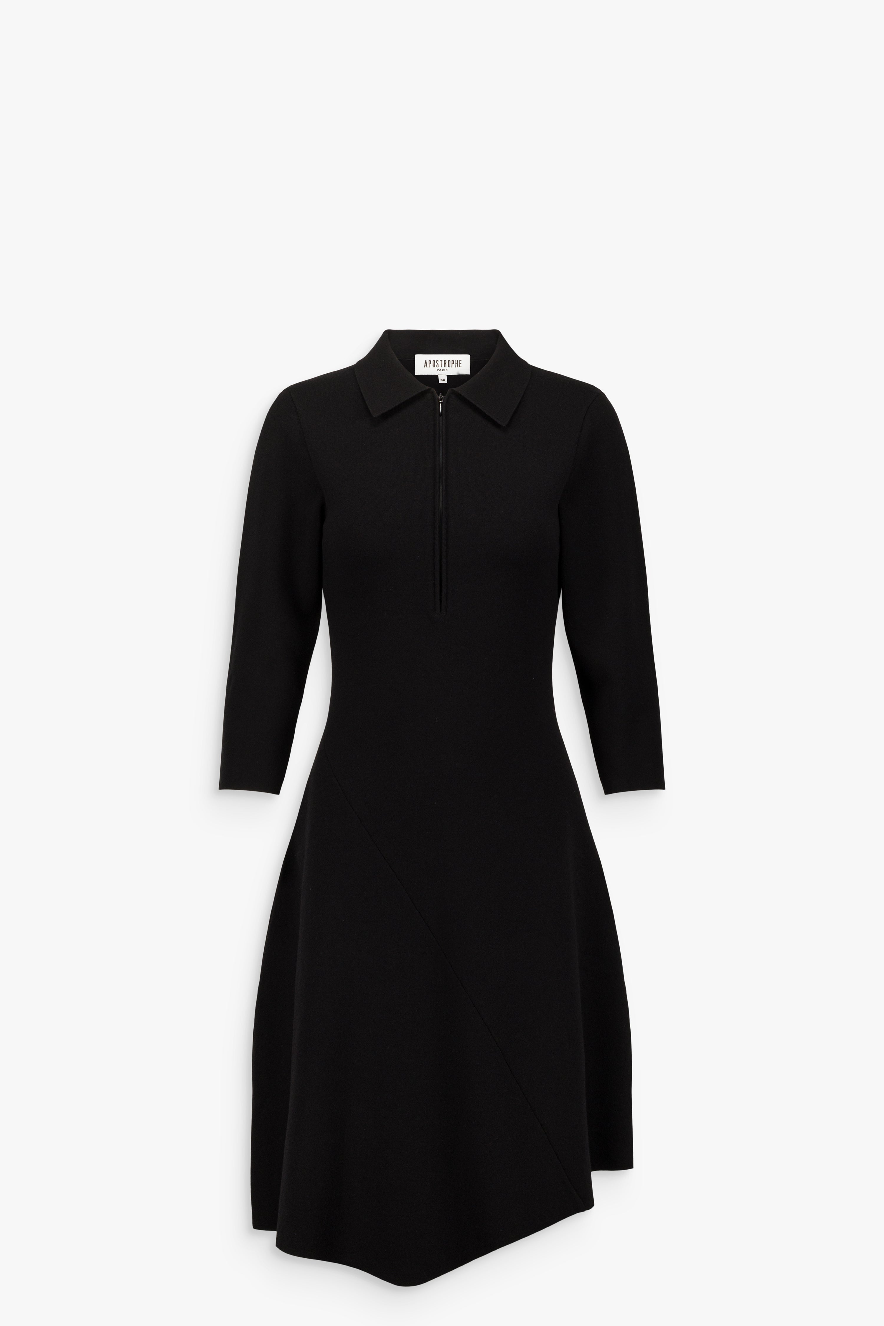 Robe courte noire à coupe ajustée, col chemise, ouverture zippée sur le devant et bas légèrement évasé.
