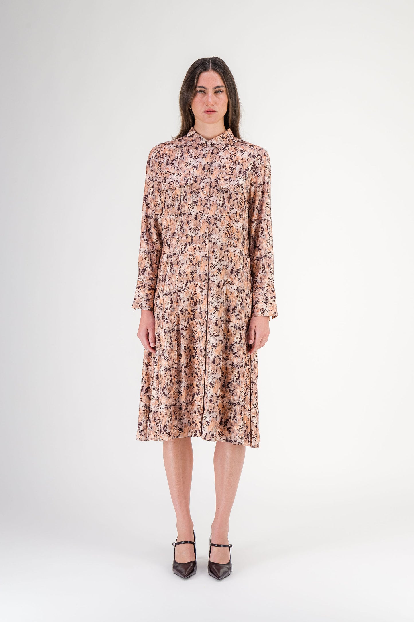 Robe longue ceinturée en soie imprimée multicolore