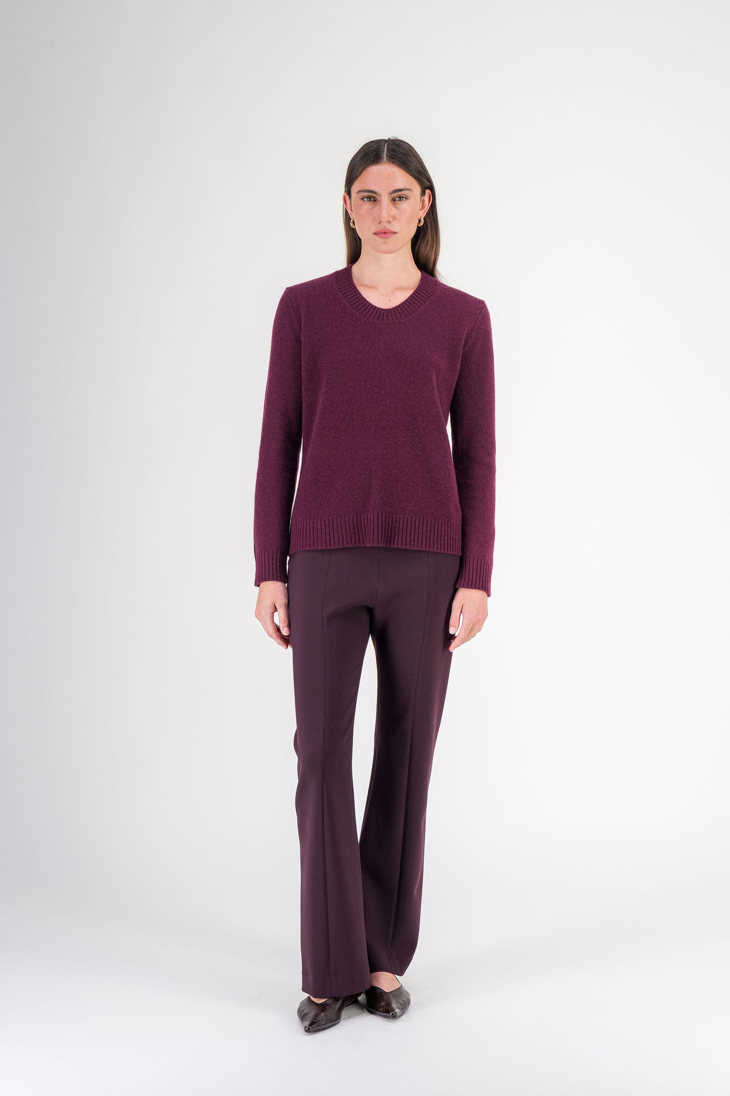 Pantalon taille haute légèrement évasé en tissu stretch grenat