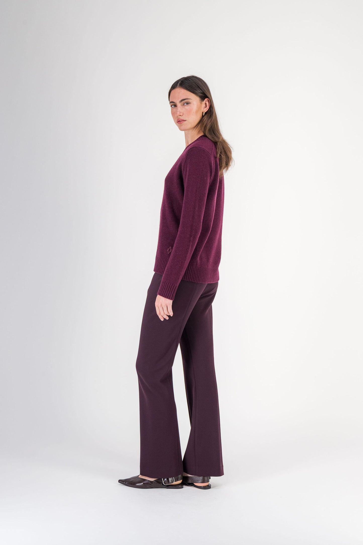 Pantalon taille haute légèrement évasé en tissu stretch grenat