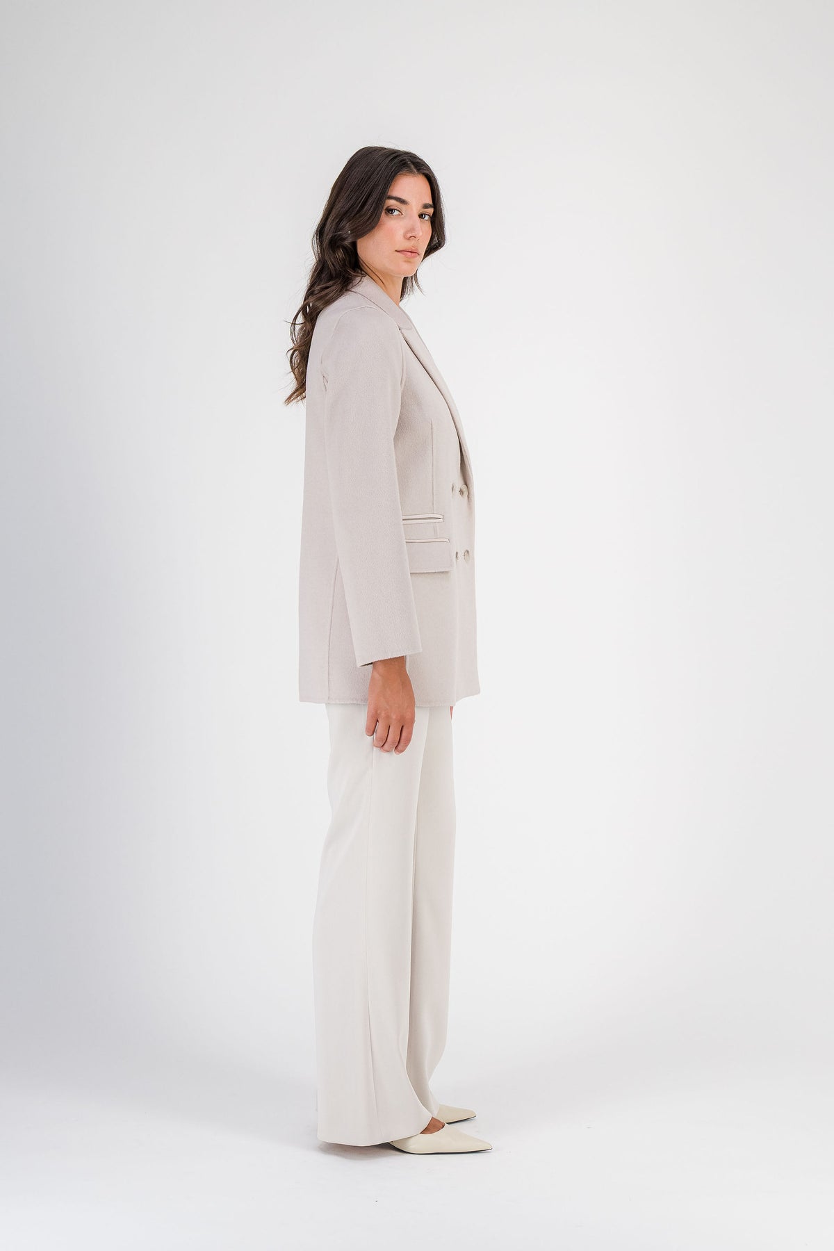 Manteau croisé ajusté en laine et cachemire béton