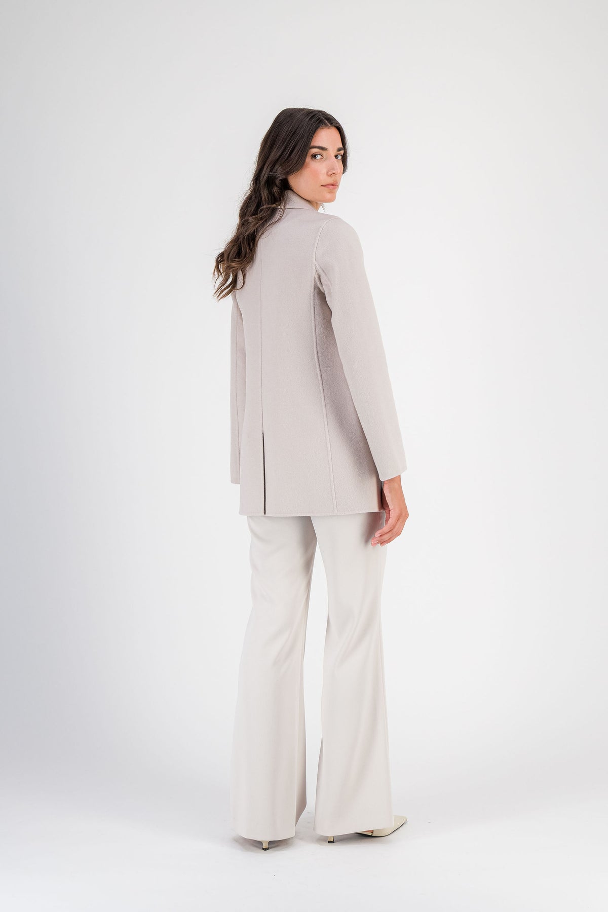 Manteau croisé ajusté en laine et cachemire béton