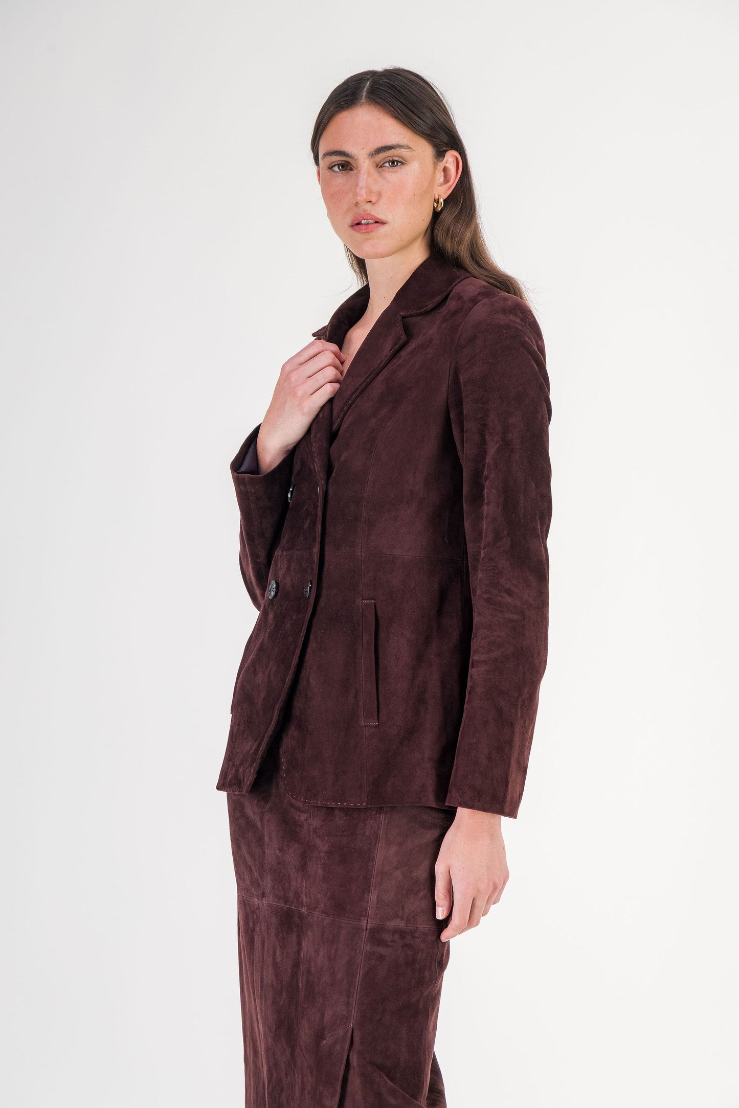 Veste droite croisée à revers crantés en daim grenat