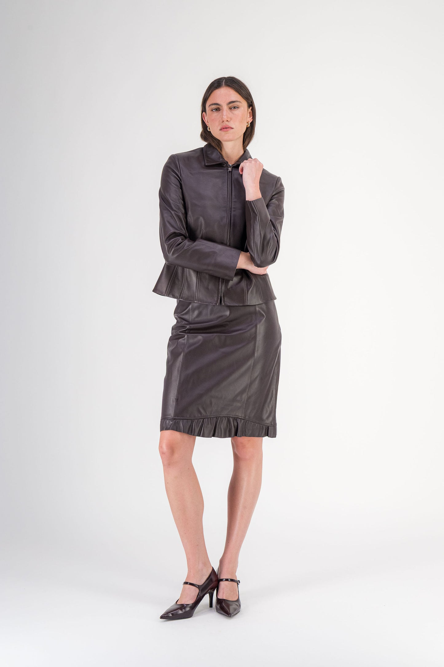 Veste courte à col chemise en cuir d’agneau marron foncé