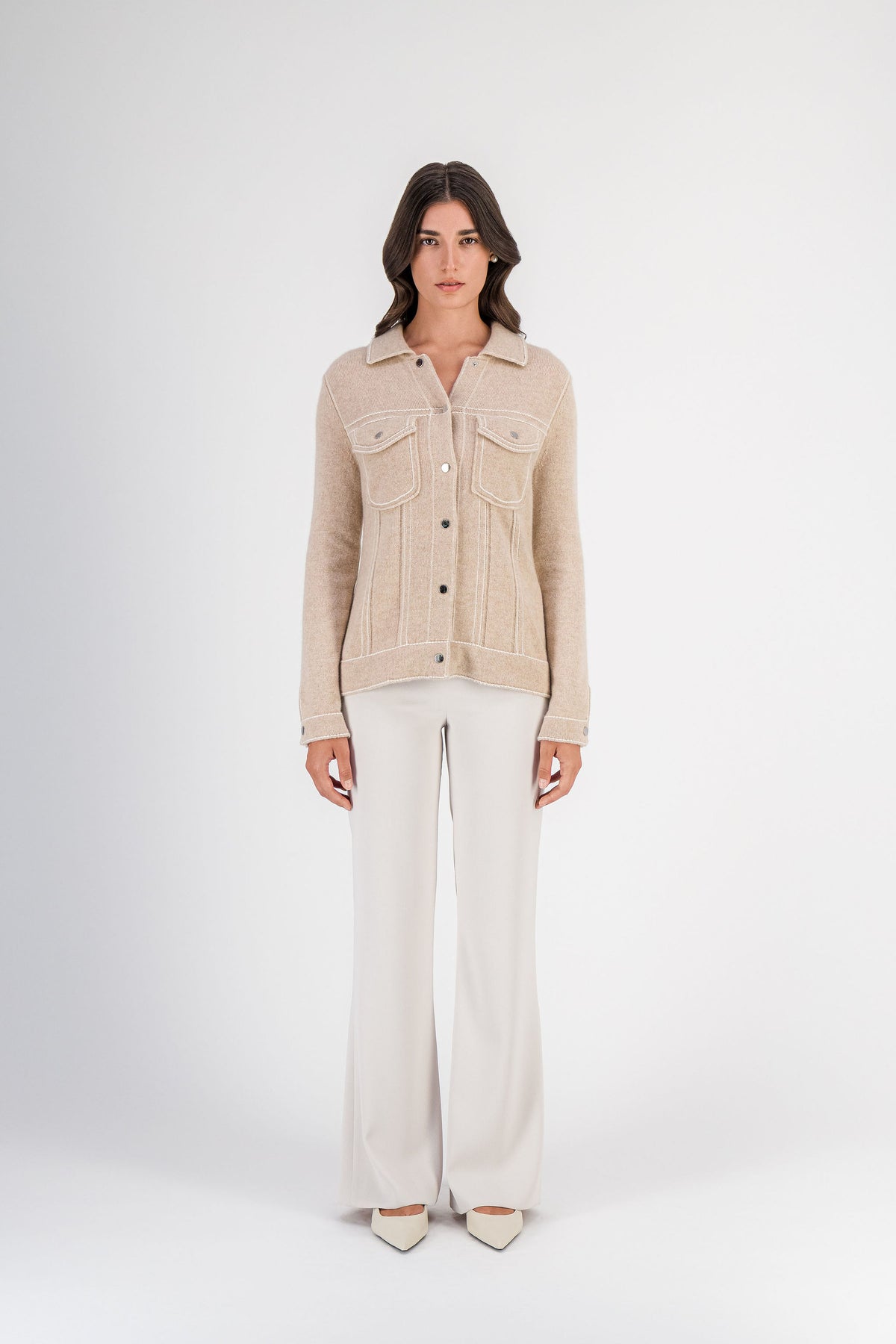 Veste en cachemire à surpiqûres contrastées beige clair