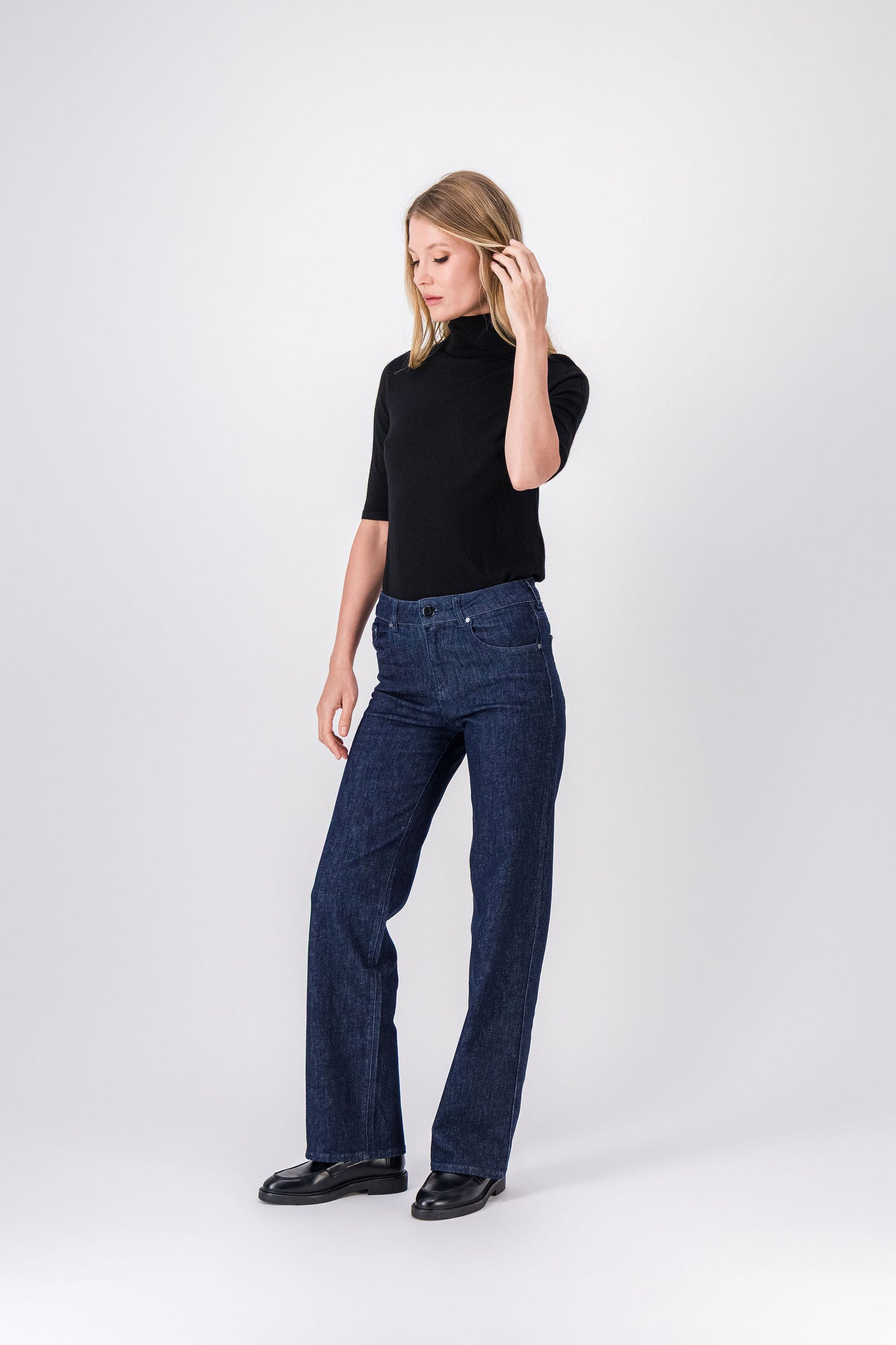 Pull noir en laine à col roulé