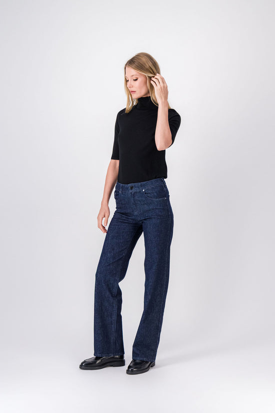 Pull noir en laine à col roulé