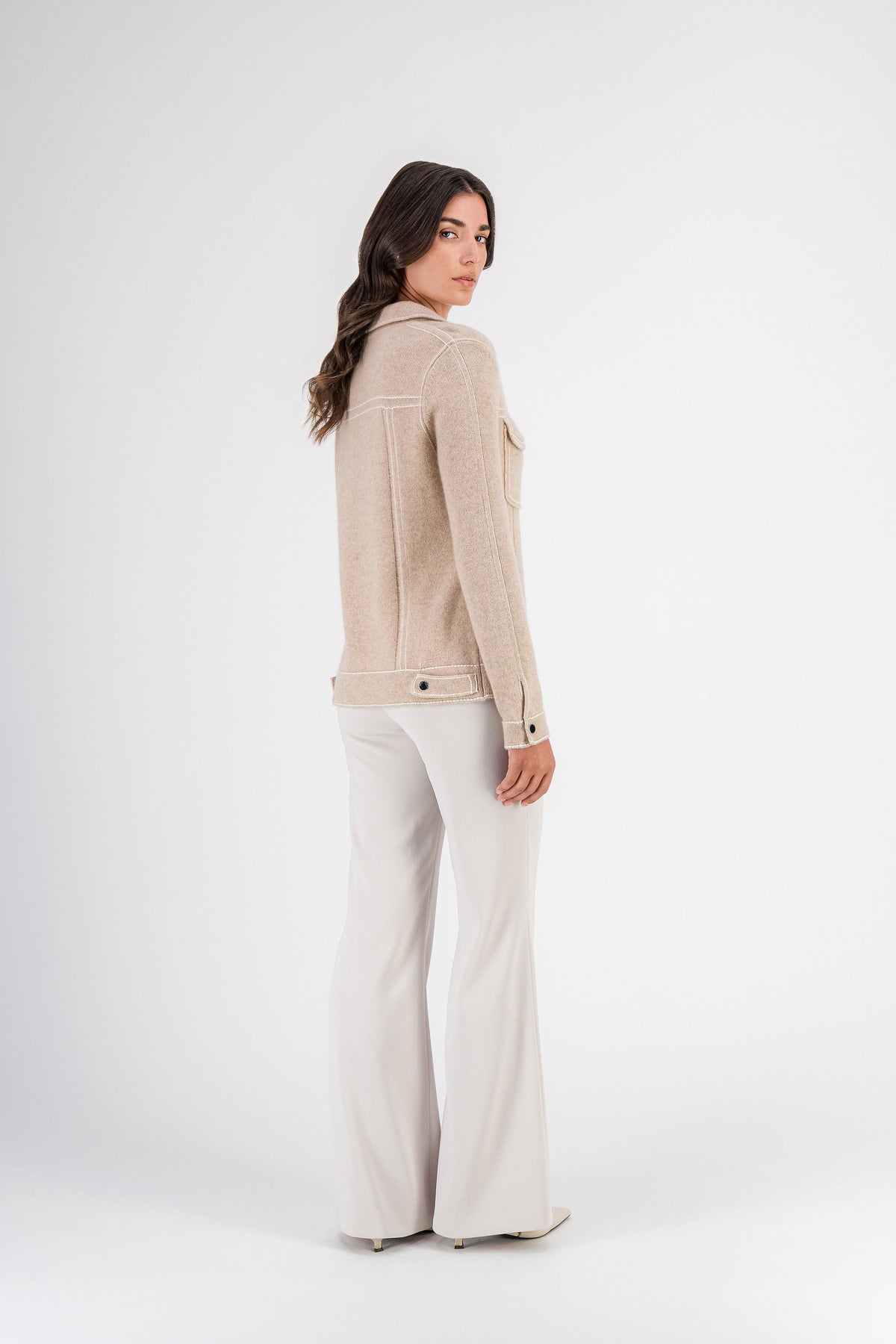 Veste en cachemire à surpiqûres contrastées beige clair
