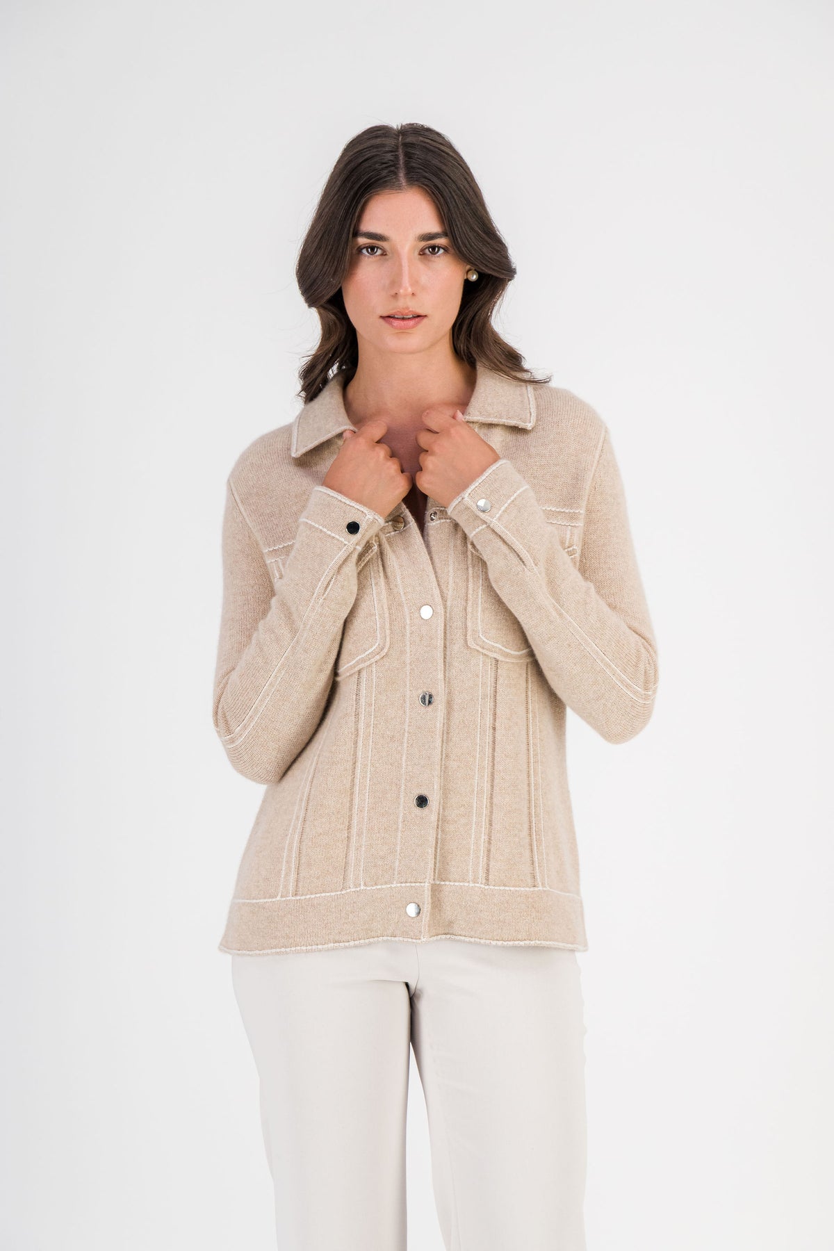 Veste en cachemire à surpiqûres contrastées beige clair