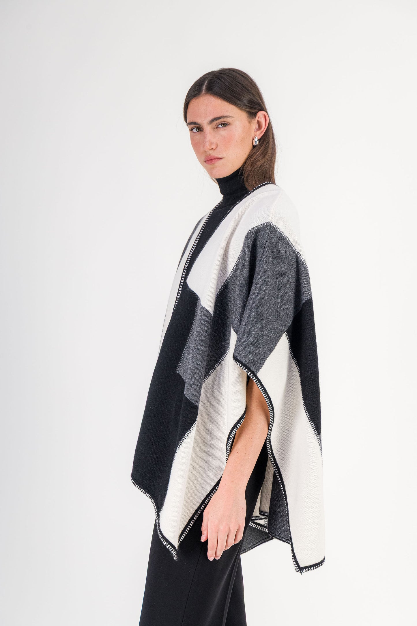 Poncho droit à motif en laine noir