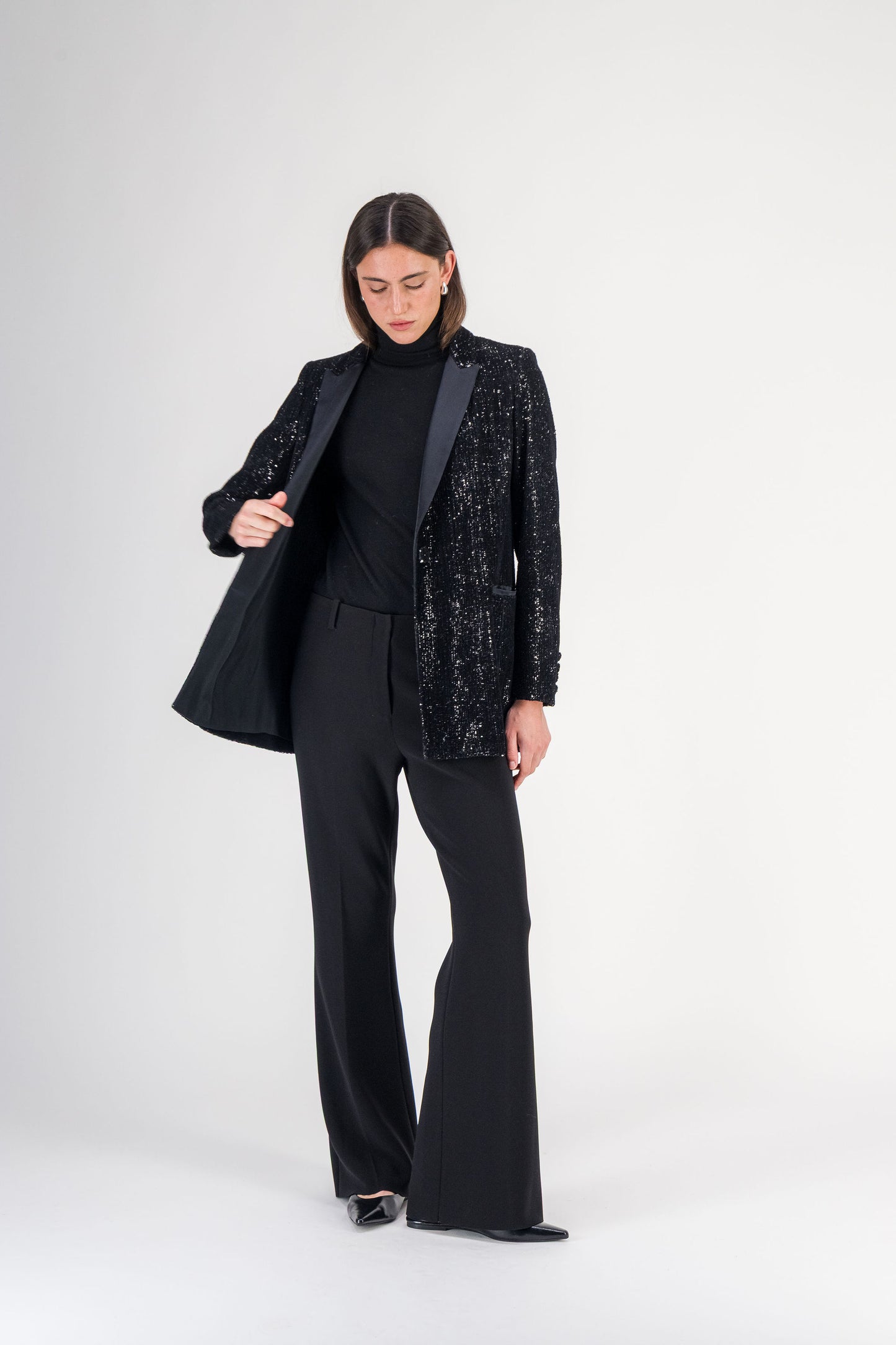 Blazer ajusté à revers crantés en tissu stretch noir